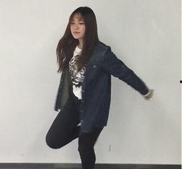 清华校花吃瓜事件视频,校园生活瞬间走红网络