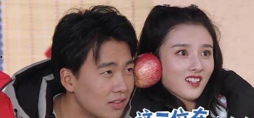 成员集体吃瓜的视频